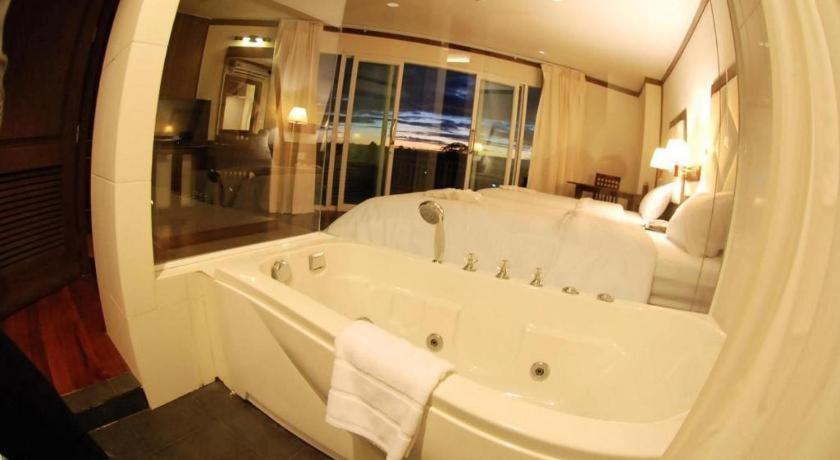 River City Hotel Mukdahan Exterior foto